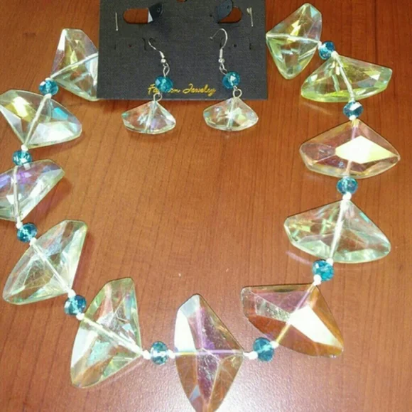 Traci Lynn Blue Clear Necklace Set - Picture 5 of 5